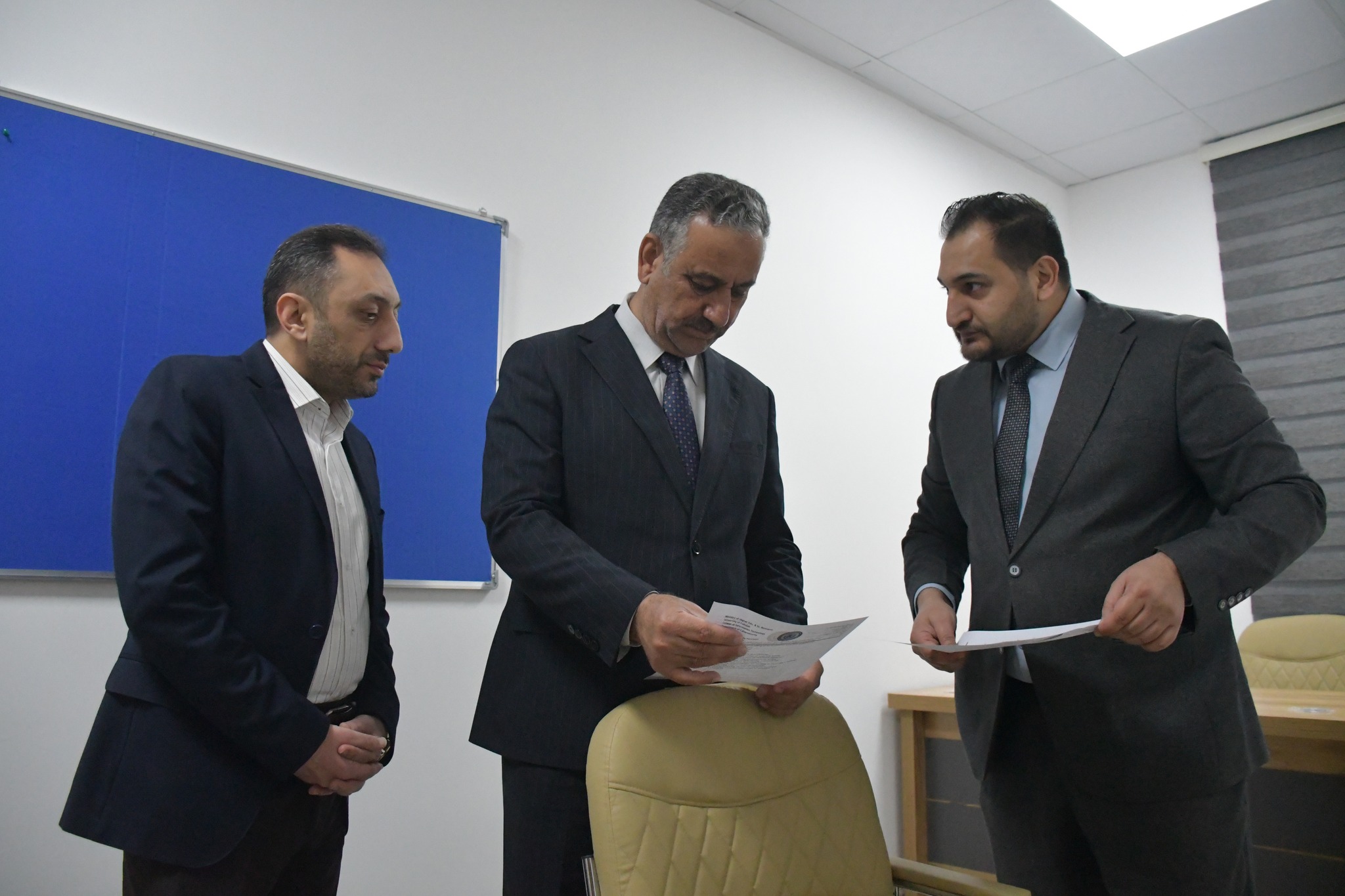 The Dean of the College of lnformation Technology supervises the examination 