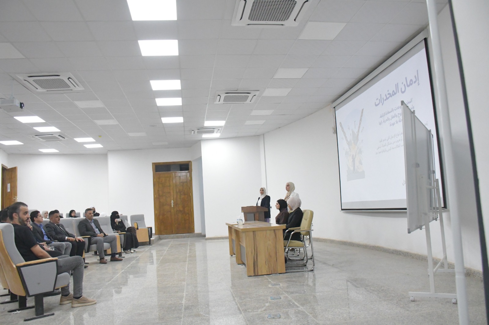 College of Information Technology Holds Awareness Seminar on the Dangers of Addiction